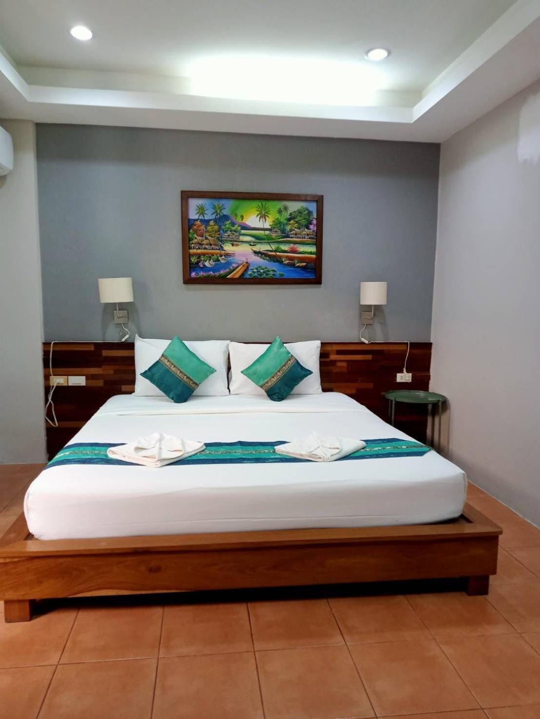 Memory 2 Hotel Phuket Exterior foto